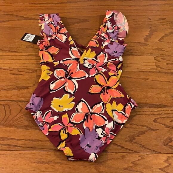 Size small one piece swimsuit - Picture 5 of 7